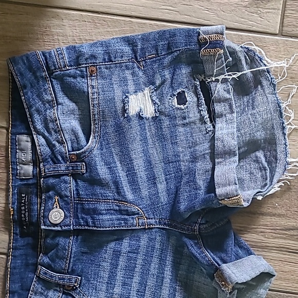 Distressed Frayed and Worn - Picture 3 of 7